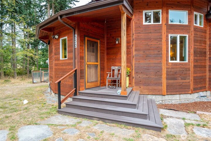 Property Photo:  530  Lucky Dog Lane  WA 98239 