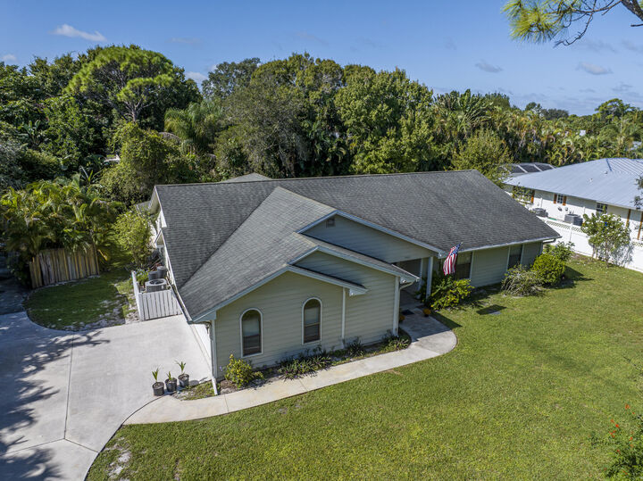 Property Photo: 960 NE Juniper Place NE FL 34957