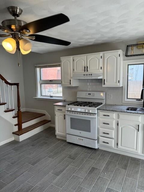 Property Photo:  4 Shaws Lane  RI 02809