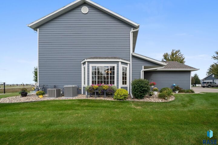 Property Photo:  1508 N Conifer Pl  SD 57107 