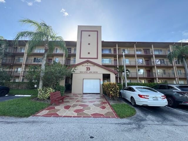 Property Photo: 950 SW 138th Ave 314B FL 33027
