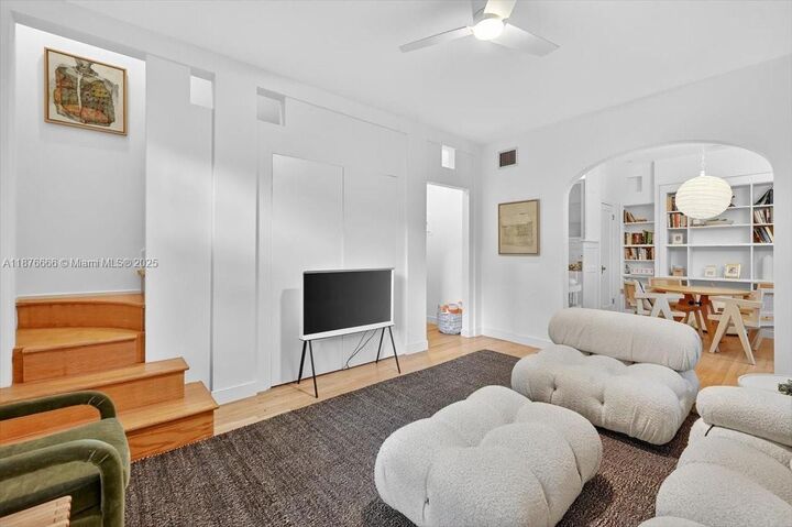 Property Photo: 732 Euclid Ave 4 FL 33139