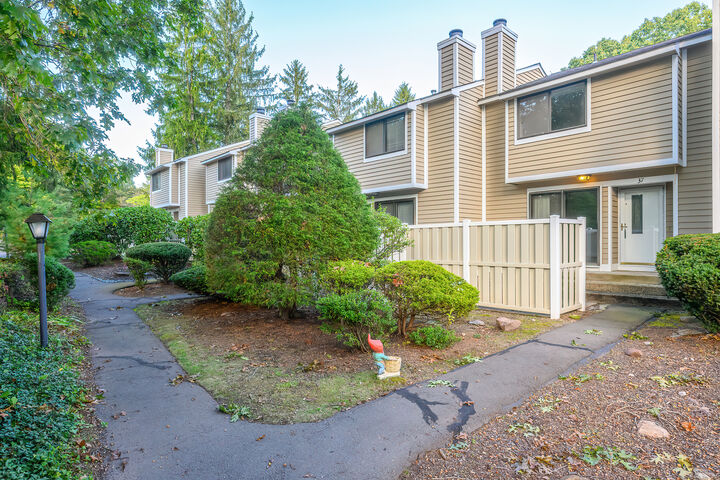 Property Photo:  37 Ives Hill Court 37  CT 06410 