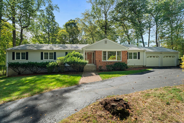 Property Photo:  118 Maple Vale Drive  CT 06525 