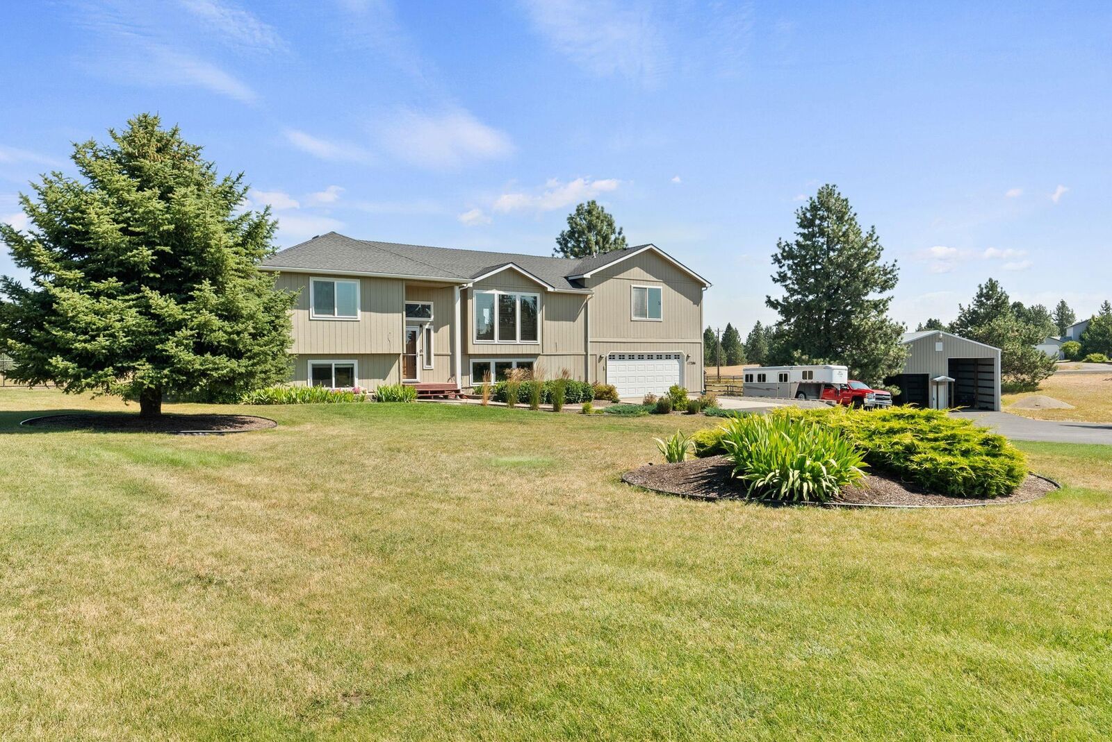 Property Photo: 17206 W Buckboard Ave WA 99022