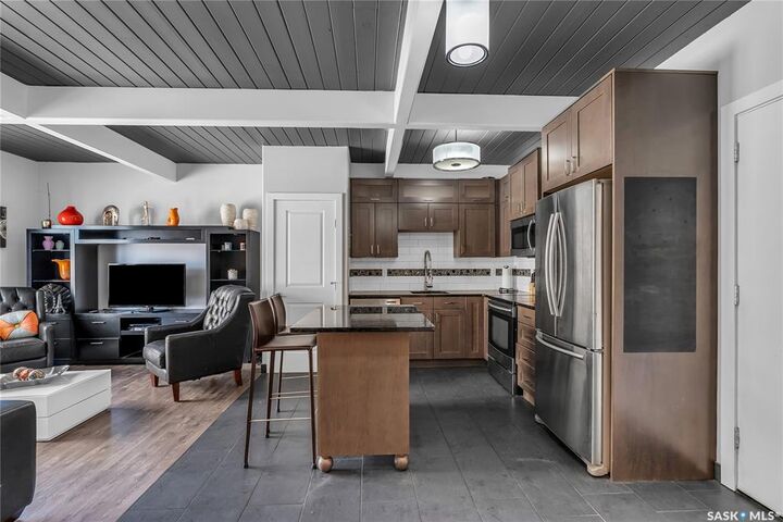 Property Photo: 415 3rd Avenue N 304 SK S7K 2J2