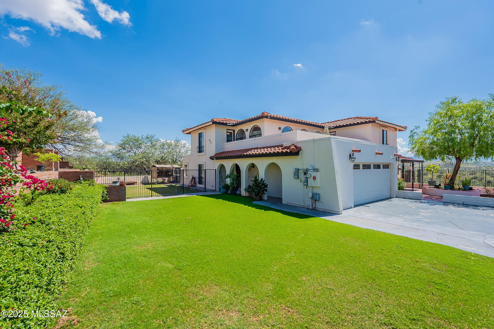 Property Photo:  936 E Rancho Grande Circle  AZ 85621 