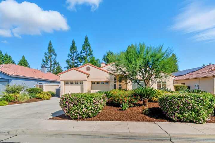 Property Photo:  1624 E Monte Vista Court  CA 93292 