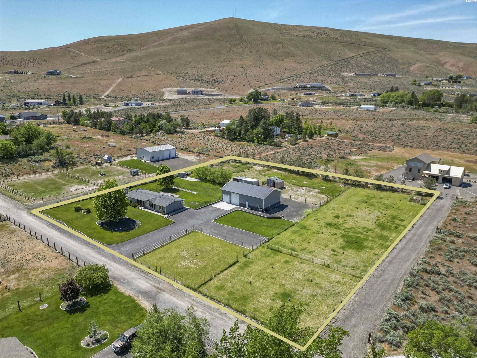 Property Photo:  57404 N 385 Prne  WA 99320 