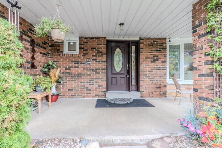 Property Photo:  25 Danzig Street  ON M1E 2L1 