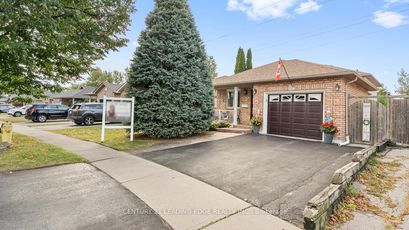 Property Photo:  385 Compton Crescent  ON L1G 8C7 
