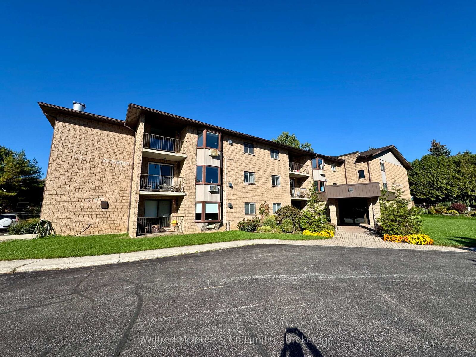 Property Photo: 225 Hinks Street 305 ON N0G 2V0