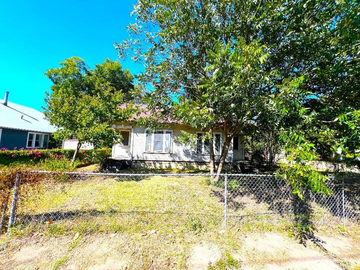 Property Photo: 525 Washburn Street TX 76574