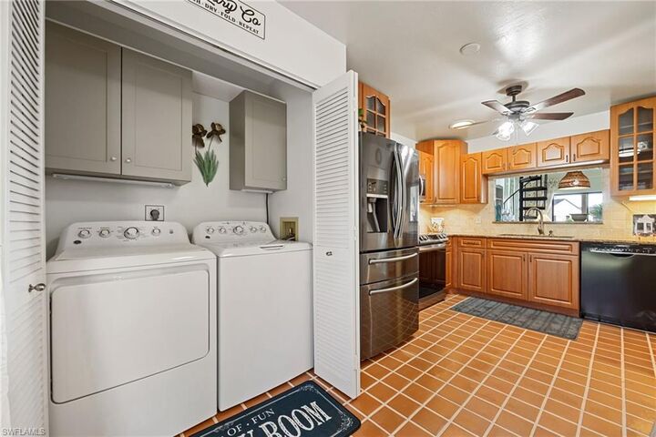 Property Photo:  15466 Admiralty Cir 4  FL 33917 