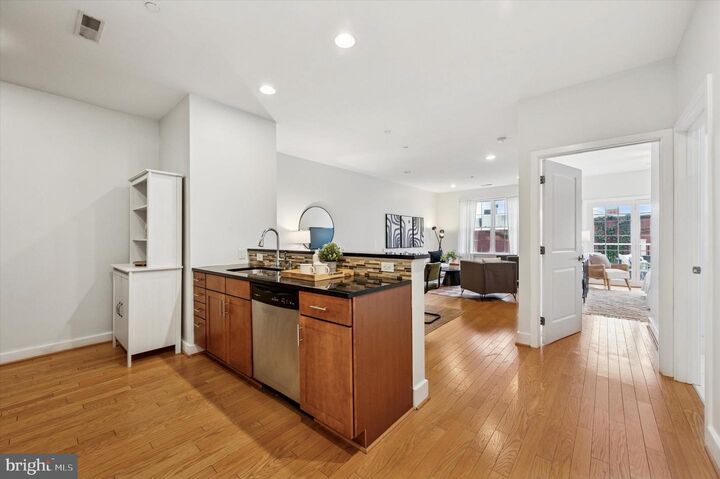 Property Photo:  714 Bainbridge Street 9  PA 19147 