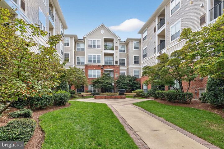 Property Photo:  4862 Eisenhower Avenue 460  VA 22304 