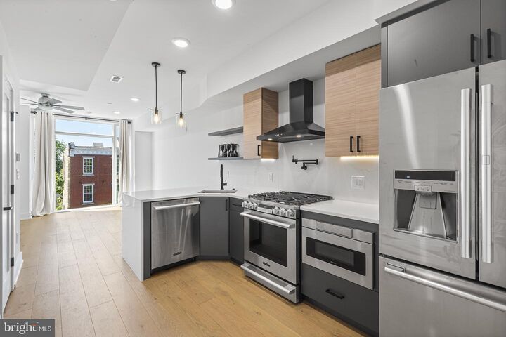 Property Photo: 1507 Christian Street 4 PA 19146
