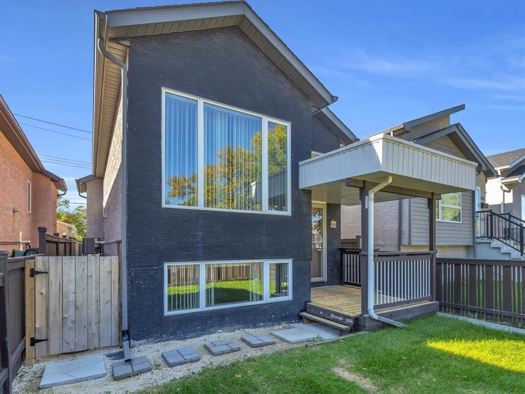 Property Photo:  484 Ferry Road  MB R3J 1W6 