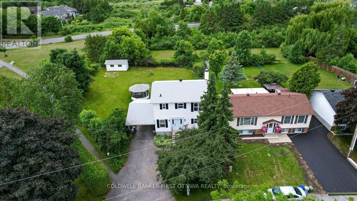 Property Photo:  22 Poole Creek Crescent  ON K2S 1G4 