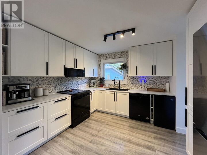 Property Photo:  132 Minto Crescent  ON P9N 3K2 