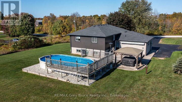 200050 10 Sideroad  Georgian Bluffs ON N0H 2K0 photo