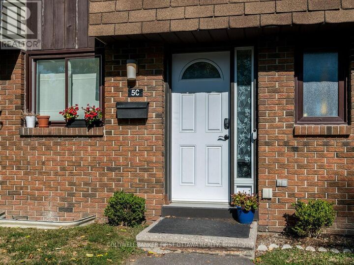 Property Photo: 5C Woodvale Green ON K2G 4G9