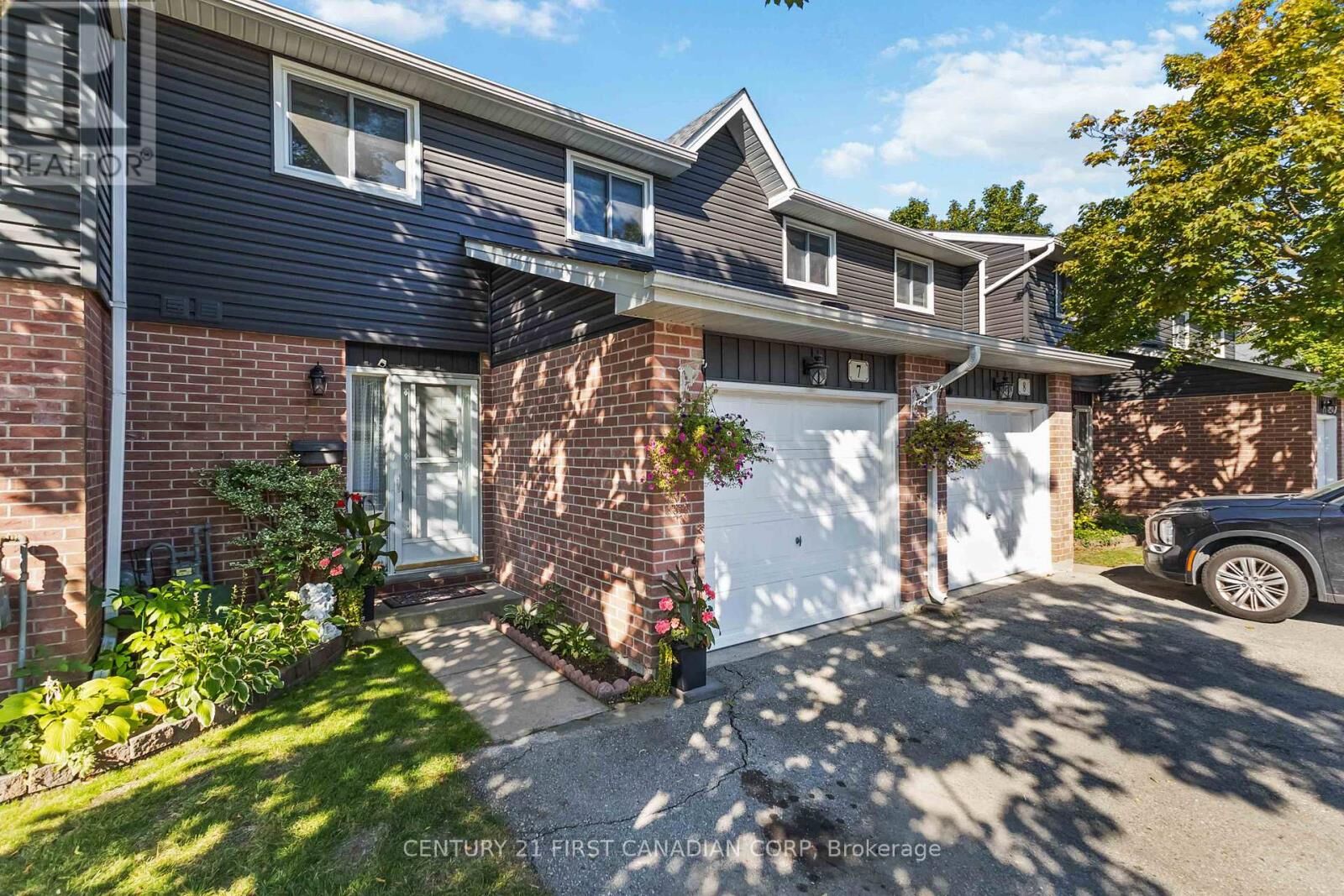 Property Photo:  131 Bonaventure Drive 7  ON N5V 4H8