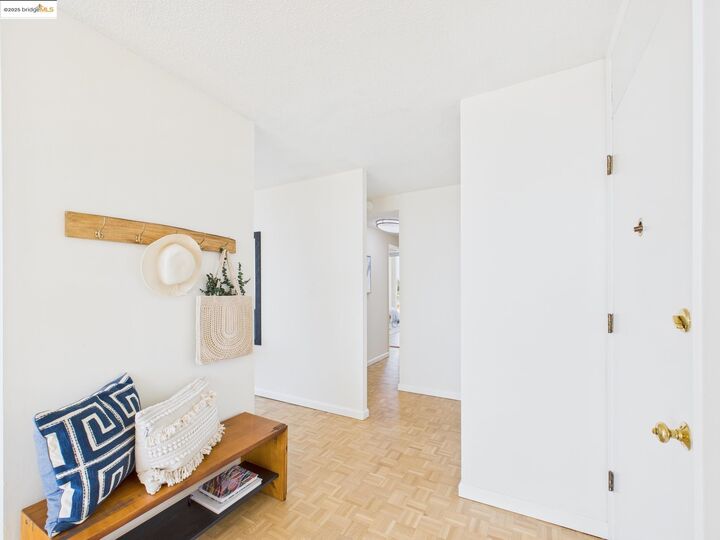 Property Photo:  320 Lee St 1002  CA 94610 