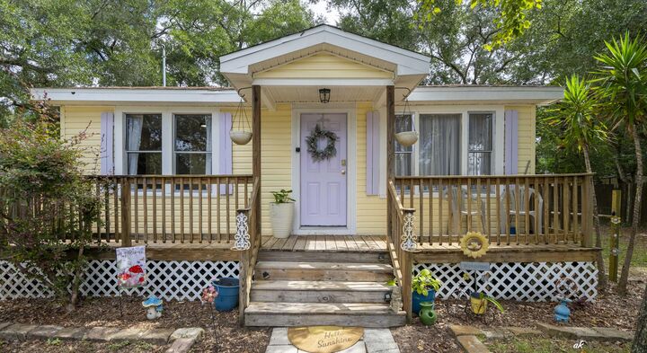 Property Photo: 815 Oakridge Road FL 32547