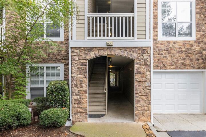 Property Photo: 925 Sandringham Drive GA 30004