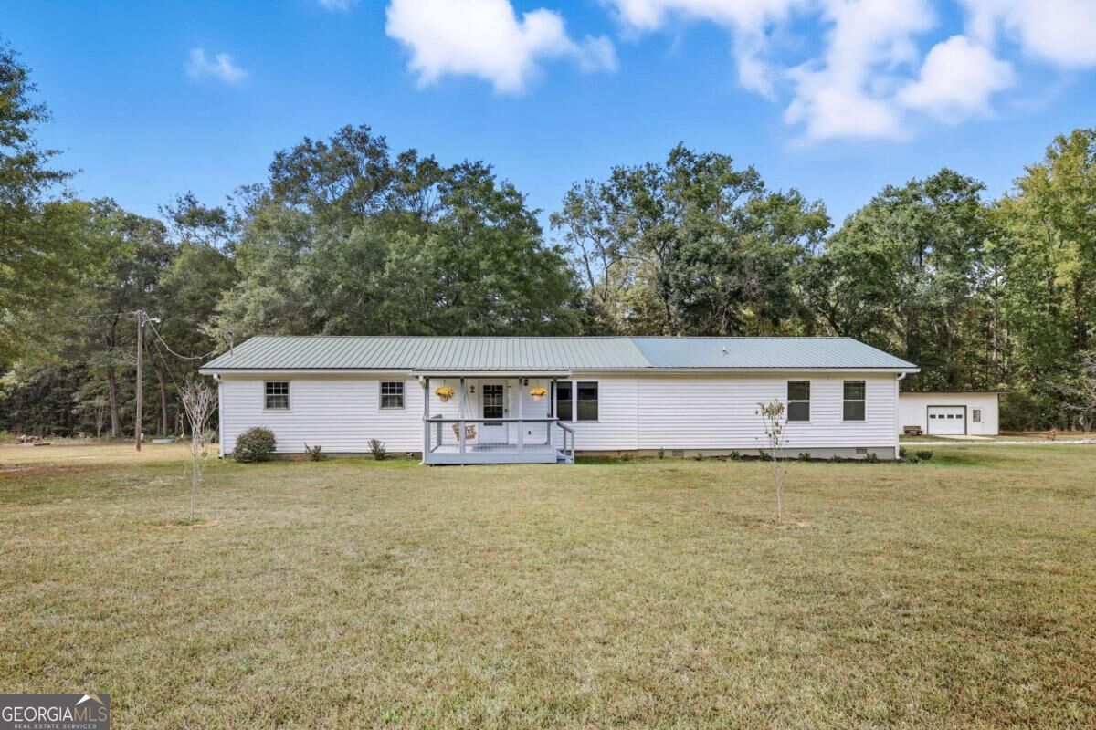 Property Photo:  260 Oak Circle  GA 30646
