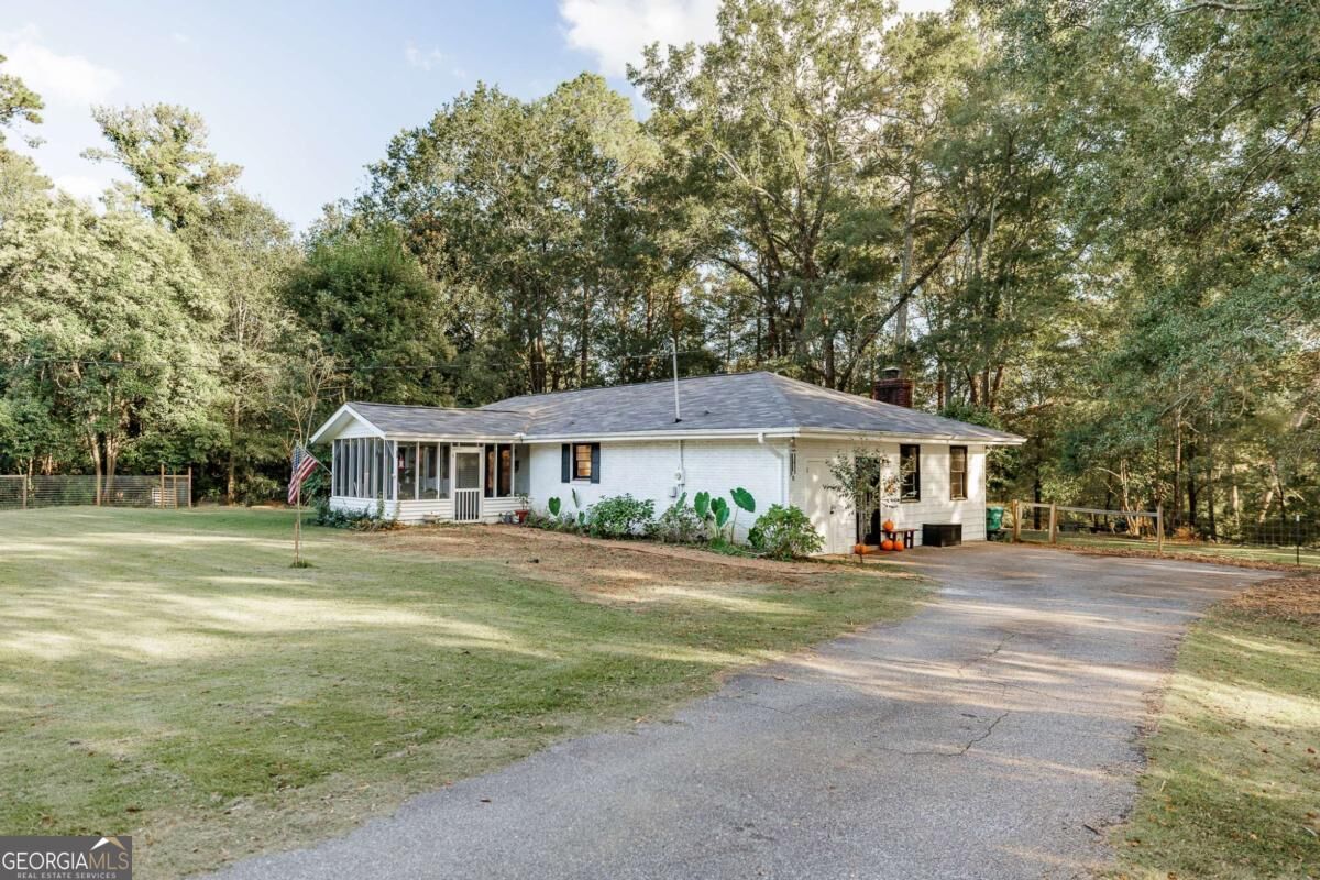 Property Photo: 1070 Sunnyside Drive GA 30606