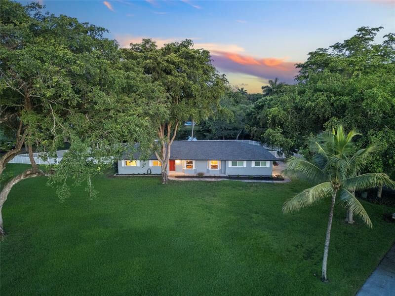 Property Photo:  4000 109th Ave  FL 33328