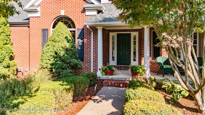 Property Photo:  4400 Selwood Court  MI 48895 