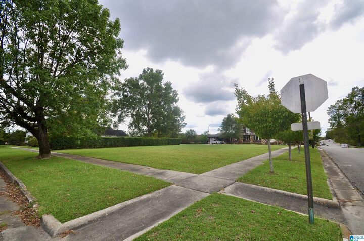 Property Photo: 201 SE 6th Avenue 3 AL 35055