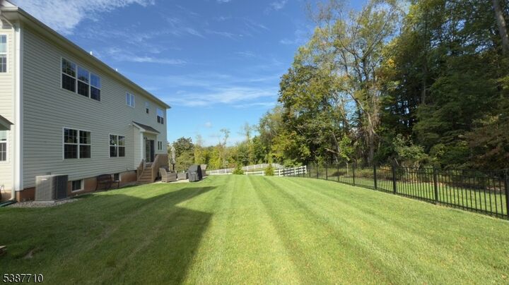 Property Photo:  9 Sanderson Ct  NJ 08889 