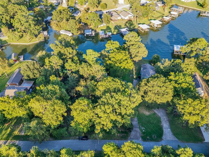 Property Photo:  185 Lake Drive  TX 77360 