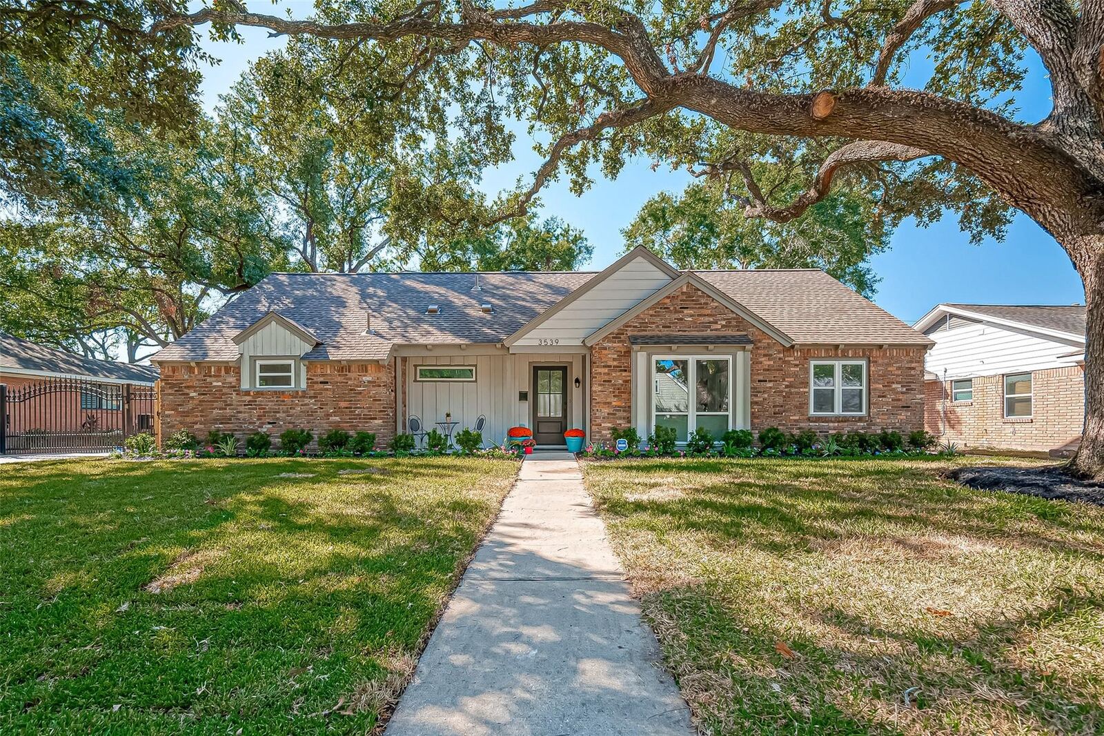 Property Photo:  3539 Woodvalley Drive  TX 77025 