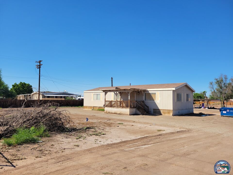 Property Photo:  266 W Horne Rd  CA 92243 