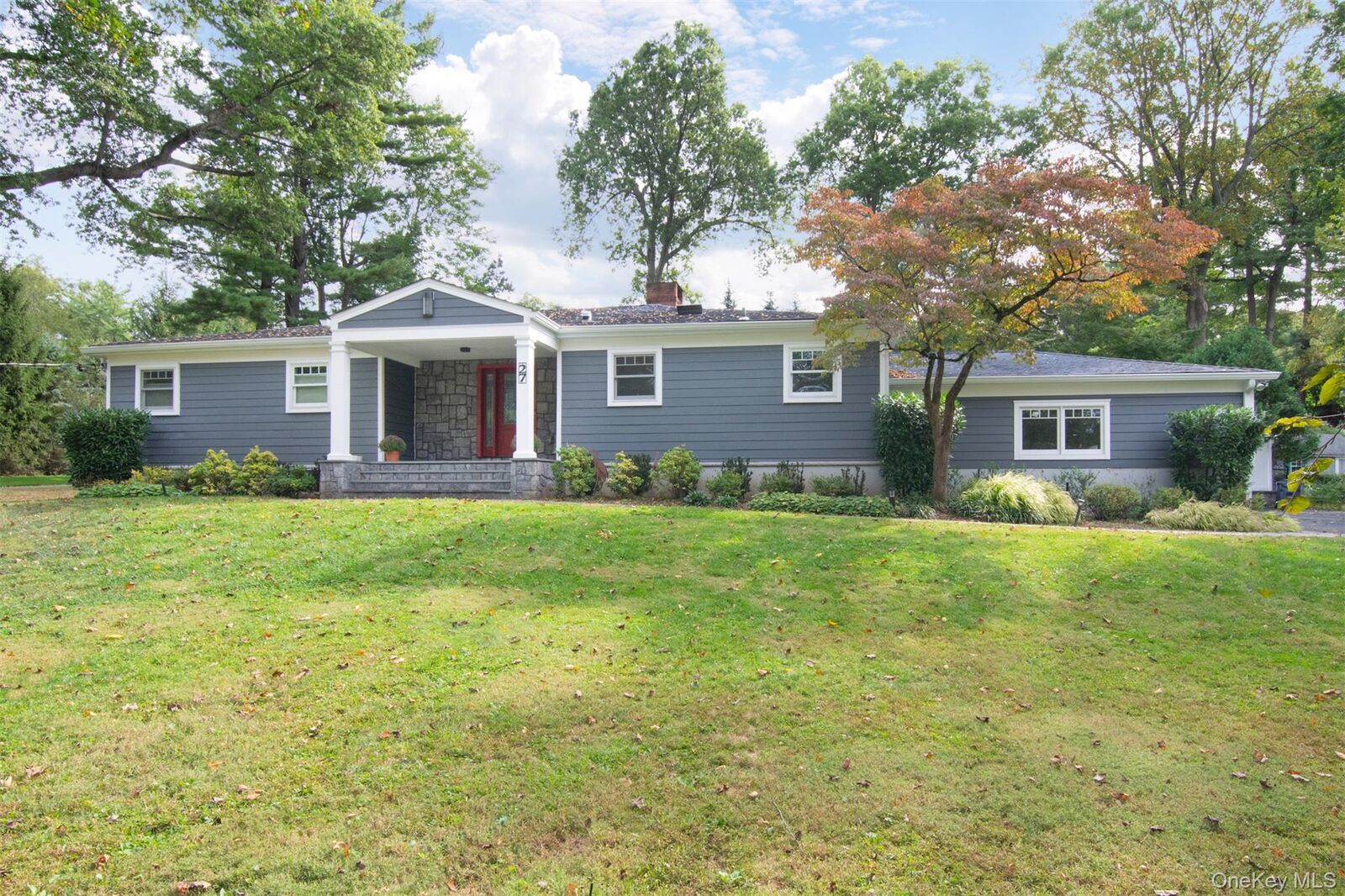 Property Photo:  27 Hawthorne Way  NY 10530 