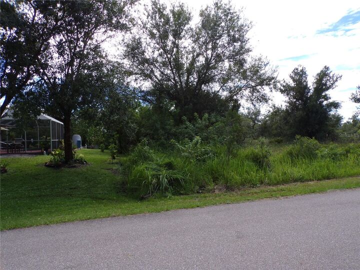 Property Photo: 36 Vine Circle FL 33982