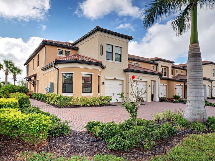 Property Photo: 10031 Crooked Creek Drive 101 FL 34293