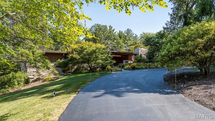 Property Photo:  26 Creekwood Lane  MO 63124 