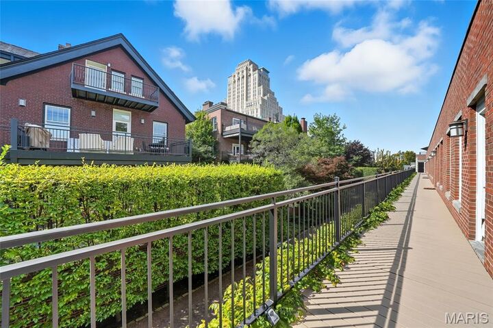 Property Photo:  