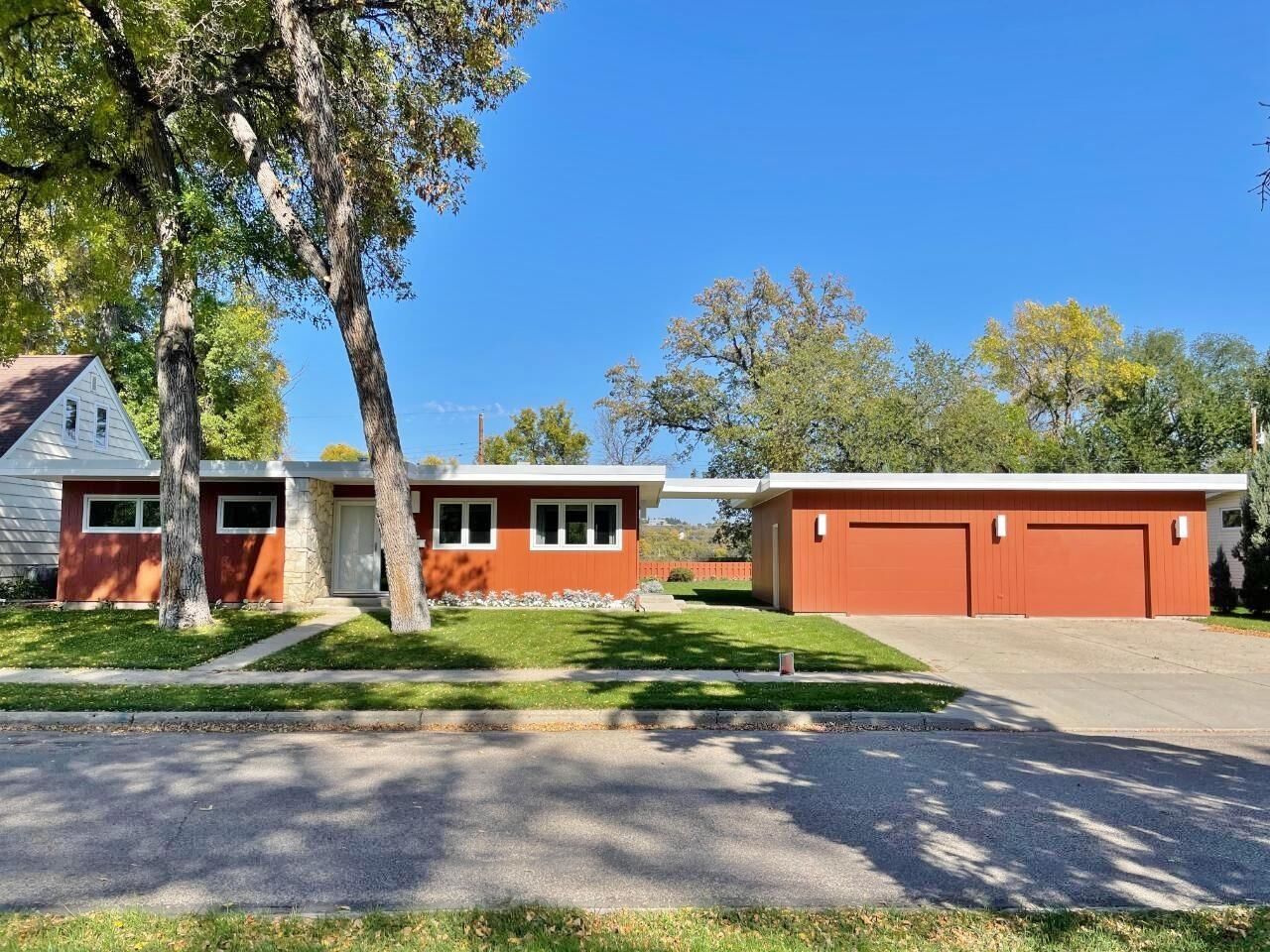 Property Photo:  1028 W Central Avenue  ND 58701 