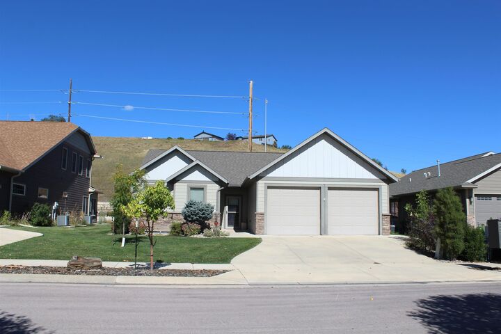 Property Photo: 1114 Settlers Creek Place SD 57701
