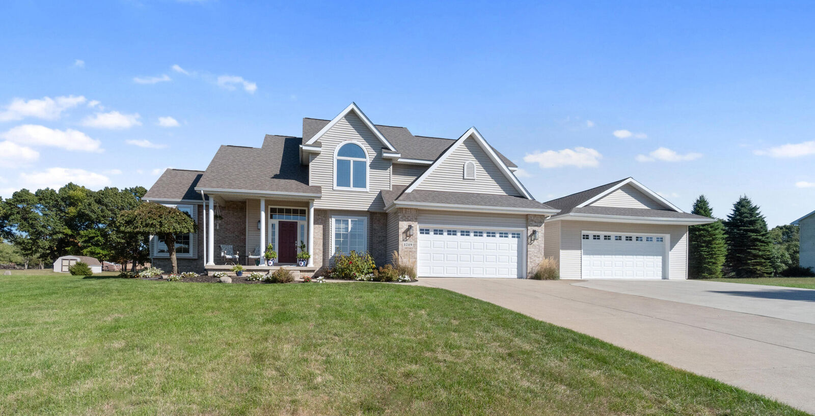 Property Photo: 1219 Breezy Lane MI 49201