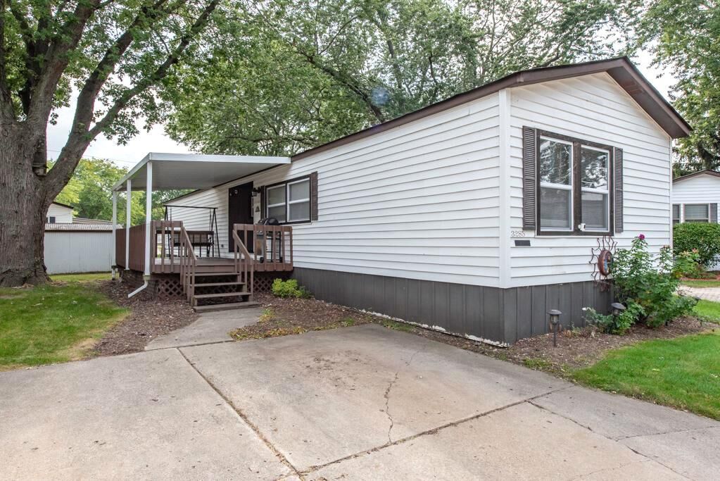 Property Photo:  3285 Meadow Drive  IL 60085 