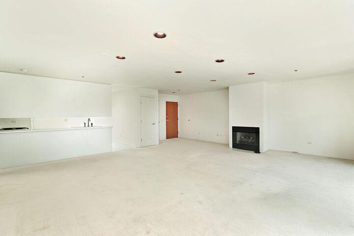 Property Photo:  372 Kelburn Road 313  IL 60015 