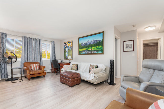 Property Photo: 7320 N Rogers Avenue 514 IL 60626